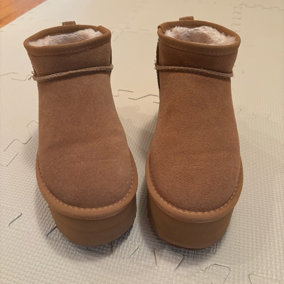 CUSHIONAIRE I PLATFORM BOOTS - Picture 1 of 4